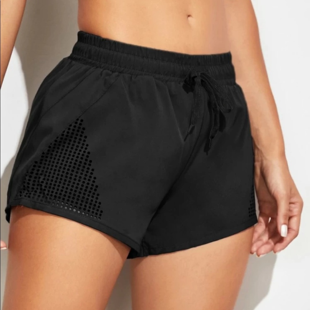 Hollow out drawstring waist sport shorts